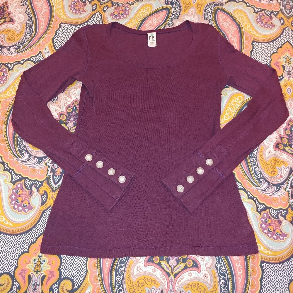 Free People button cuff scoop neck L rare purple